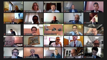 Lavagna en el margen superior