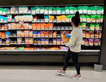 La tasa de desempleo de Florida se ubicó en 4,8% en mayo, por encima del promedio nacional, y sumó presión sobre la confianza del consumidor (AP Foto/David Zalubowski, Archivo)