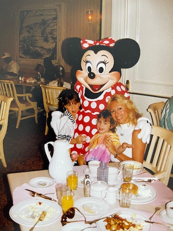 Ana Rosenfeld y sus hijas,