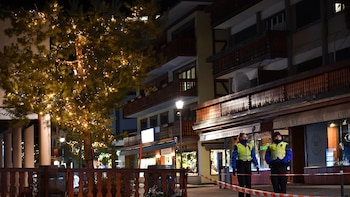 Unas bengalas en botellas de