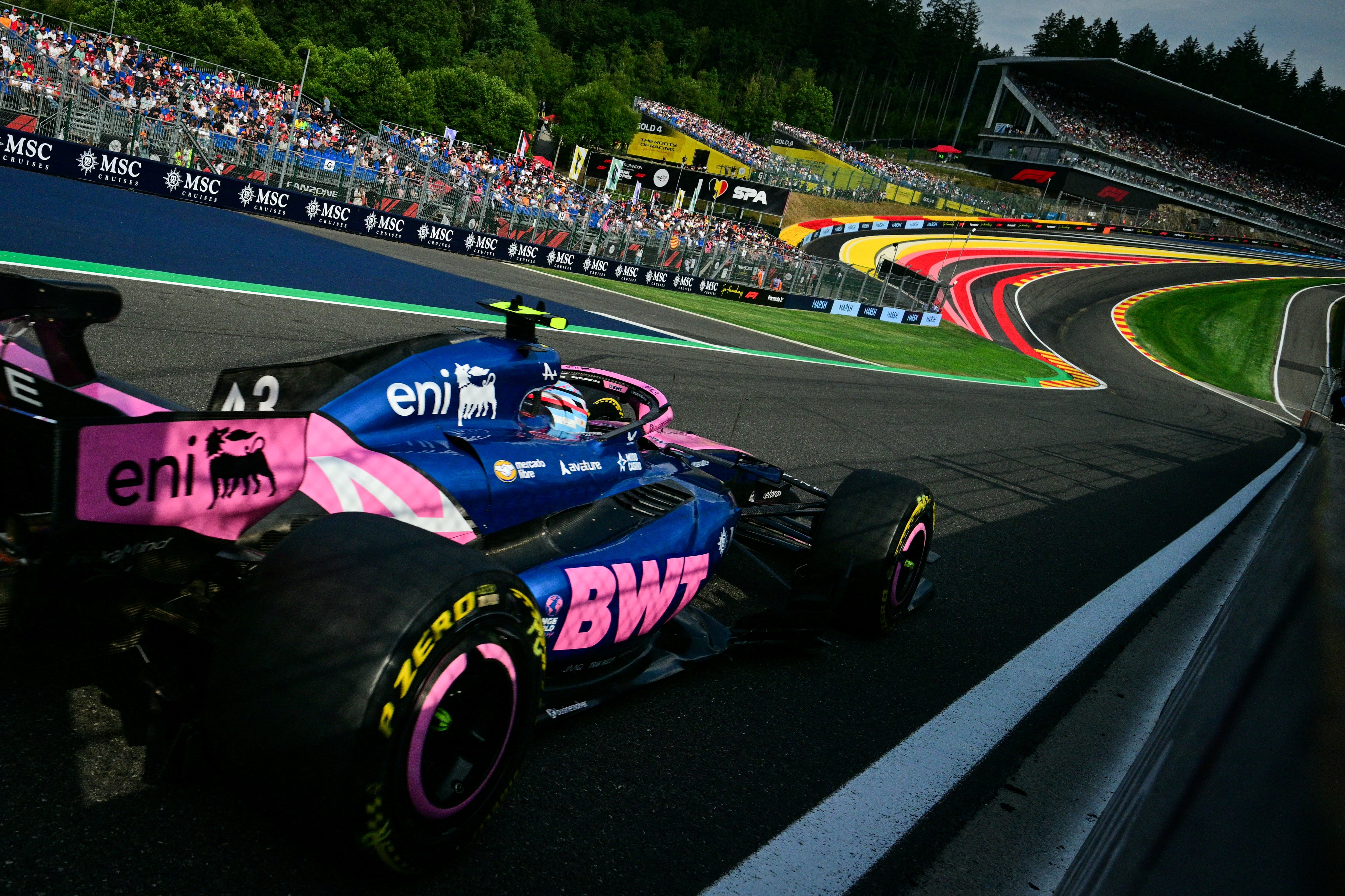 Franco Colapinto saldrá a pista en el regreso de la F1 (Photo by Andrej ISAKOVIC / AFP)