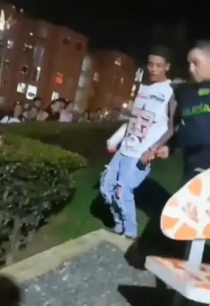 Efectivos de la Sijin y un fiscal realizaron la inspección técnica al cadáver hacia las 7:00 p. m. del viernes 16 de octubre .- crédito Captura de video