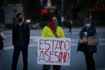 10-05-2021 Varias personas durante una manifestación en solidaridad con Colombia, en la Plaza de Catalunya, a 10 de mayo de 2021, en Barcelona, Cataluña (España). La protesta ha sido convocada por la plataforma internacional SOS Colombia. Las movilizaciones comenzaron en el país el pasado 28 de abril y desde la fecha se producen a diario enfrentamientos entre participantes y fuerzas de seguridad. El objetivo de las protestas es mostrar su rechazo a la reforma tributaria del Gobierno de Iván Duque. Al menos 27 personas han fallecido en el país durante las protestas y hay 359 casos reportados como desaparecidos en "proceso de verificación y ubicación", según datos de la Fiscalía y la Defensoría del Pueblo.
POLITICA
David Zorrakino - Europa Press