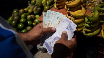Venezolanos en Perú enviaron USD 5,4 millones a su país en el primer semestre de 2026