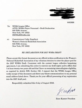 El pívot turco presentó un documento en el que pidió confirmación formal de su inscripción a la NWBA (@EnesFreedom)