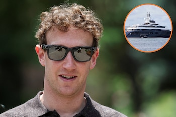 Retrato de Mark Zuckerberg con gafas de sol oscuras y cabello rizado, junto a un recuadro circular que muestra un superyate en el agua