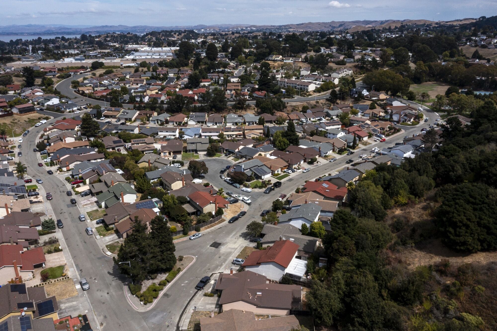 Organizaciones comunitarias y vecinos de Richmond denunciaron la marginación de los residentes y la demora de tres décadas en las soluciones (Bloomberg)