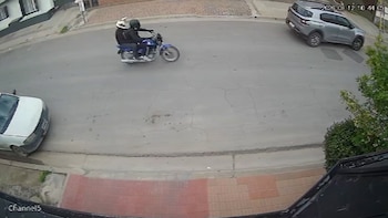 Cayó uno de los autores de la violenta entradera a una jubilada en Bahía Blanca: los videos que muestran cómo marcaron a la víctima