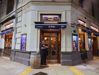 Con casi cien años a