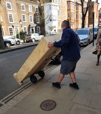 Haciendo una mudanza en pleno