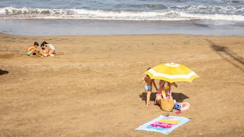 El calor pone este martes en aviso a once comunidades, con más de 40ºC en el sur y con tormentas en Cataluña