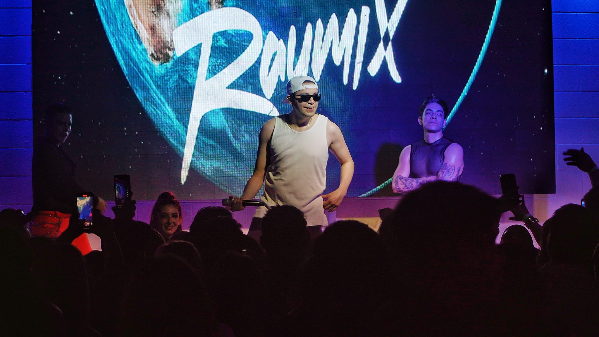 El cantante reportó la sustracción de una sudadera blanca y tenis Kalenji con valor menor a 500 pesos (Raymix)