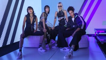 Adidas Original junto con Kostüme presentaron la campaña “El cambio es un Deporte de Equipo”, donde ambas marcas se alinean para reformular el concepto que celebra el 50 aniversario de las SUPERSTAR (Prensa BAFWEEK)