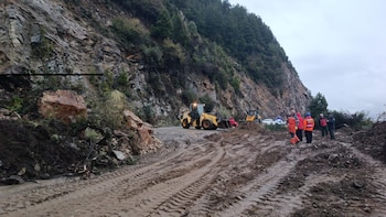 Derrumbe en la Ruta 40 de Neuquén: hay corte total en el tramo de los Siete Lagos