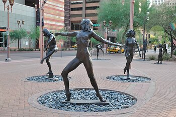 "Danza", del artista John Waddell,