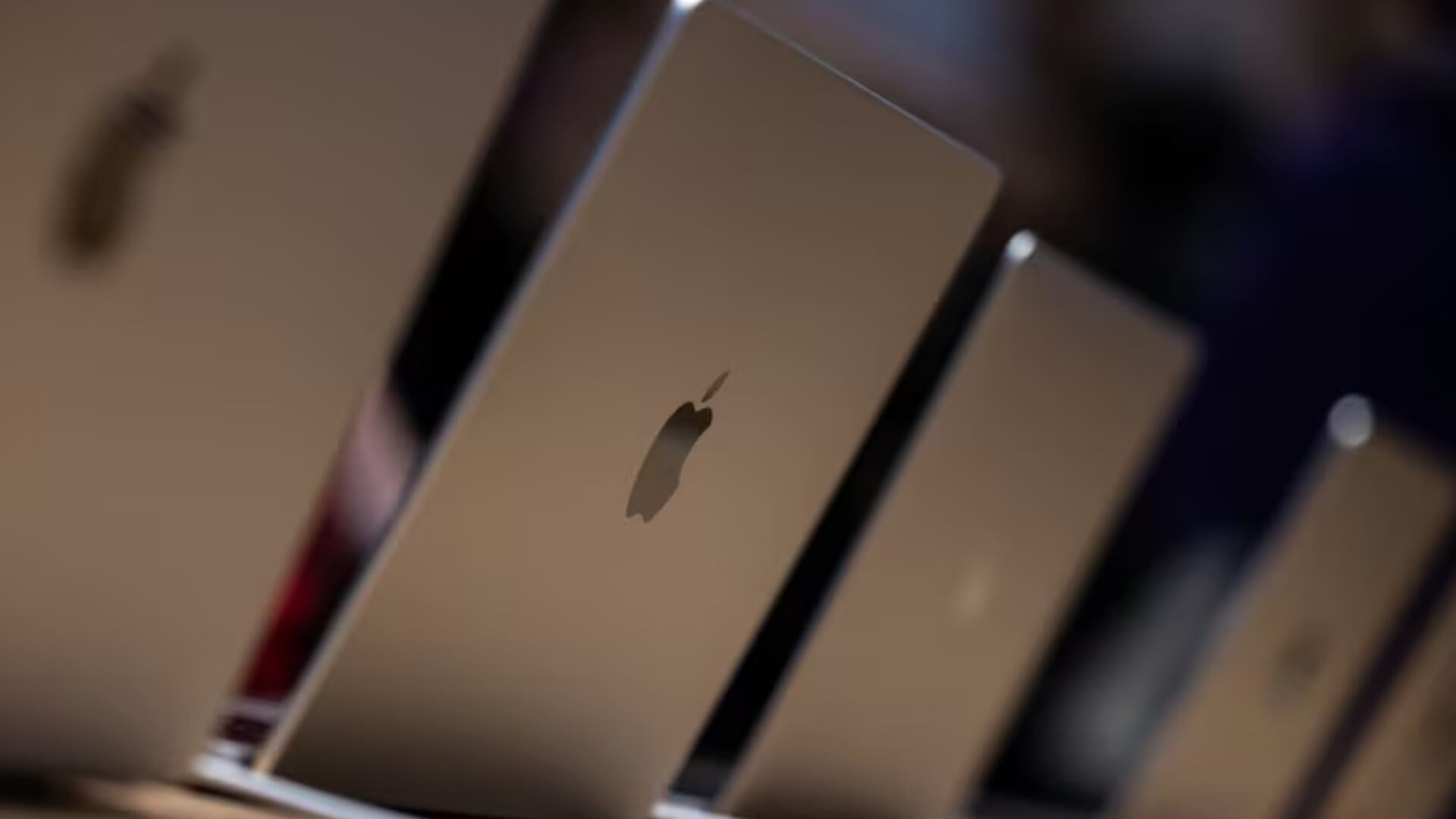 Todo lo que se sabe de la versión económica de MacBook que Apple lanzará en marzo 2026