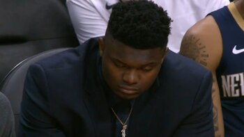 Viral: Zion Williamson, la nueva figura de la NBA, se quedó dormido en pleno partido