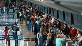 Costa Rica rompe récord turístico: más de 1.1 millones de visitantes llegaron por vía aérea en solo cuatro meses