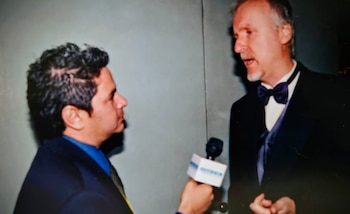 El periodista entrevistó al director de Avatar en una de las ediciones de los premios de la Academia. /(Cortesía)