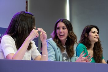 Irene Montera converse con Ione