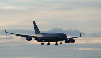 Un Ilyushin Il-96-300 aterrizando en