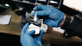 Fotogalería |Allanamientos en bares de San Salvador: cuatro detenidos y decomiso de 116 porciones de presunta cocaína en operativos