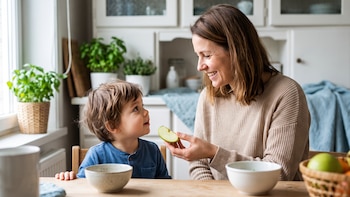 Cuáles son las claves de la crianza consciente y qué reacciones de los padres pueden generar miedos en los hijos