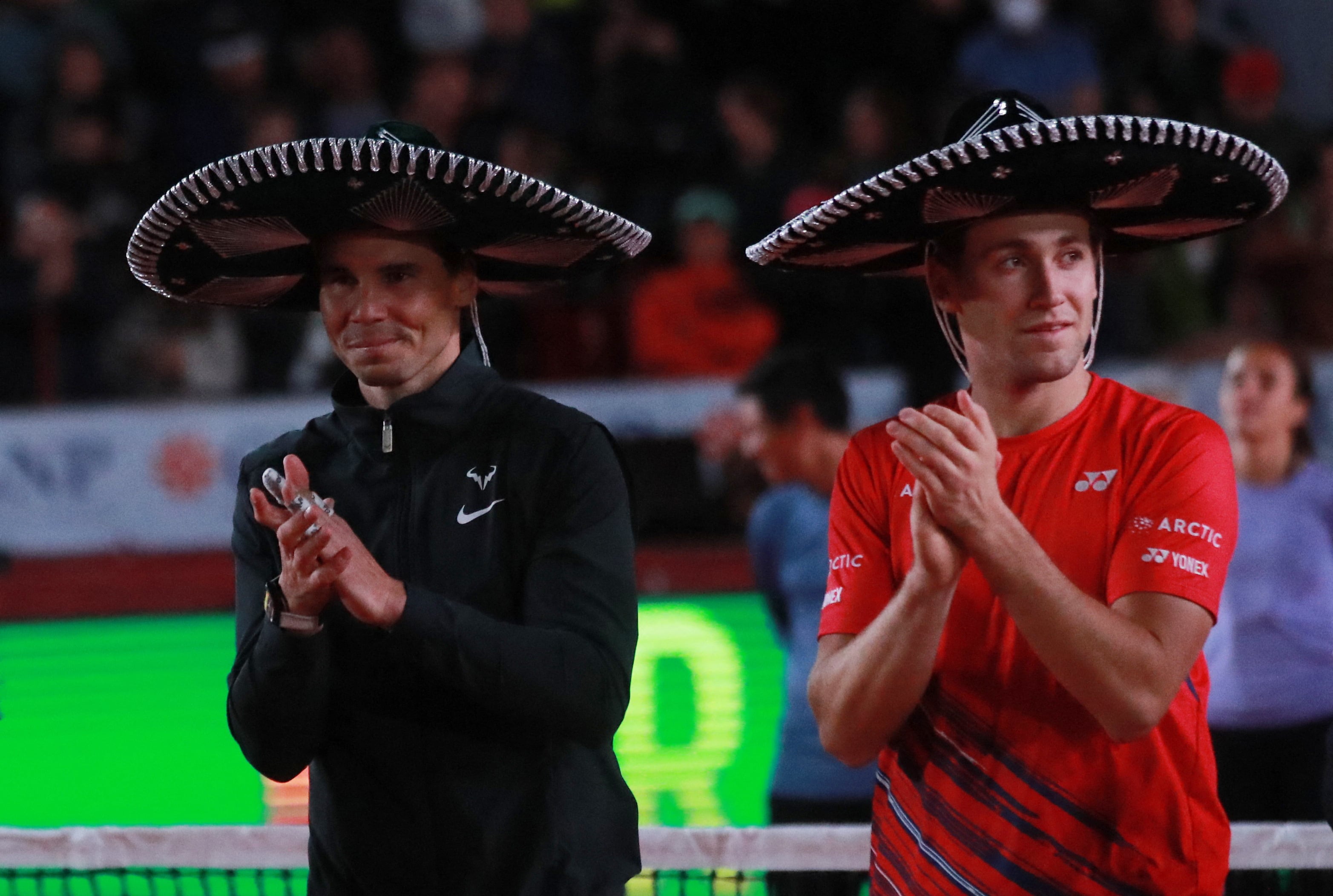 Rafael Nadal se enfrenta a Casper Ruud en la revancha de la final de Roland Garros 2022. (REUTERS/Henry Romero)