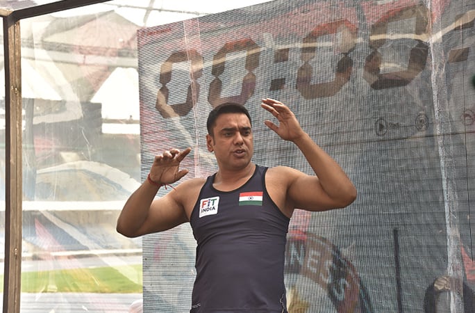 Rohtash Chaudhary preparó el intento oficial con entrenamiento diario, series de flexiones con peso, dieta rica en proteínas y trabajo mental (Créditos: Récord Guinness)