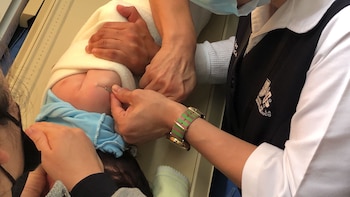 Continúa la vacunación de menores