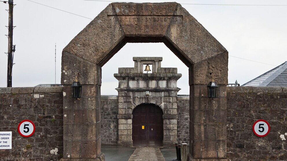 Ubicada en Devon, Dartmoor es una cárcel conocida por sus estrictos regímenes y sorprendentes historias de fugas exitosas que llamaron la atención (Photo by In Pictures Ltd./Corbis via Getty Images)