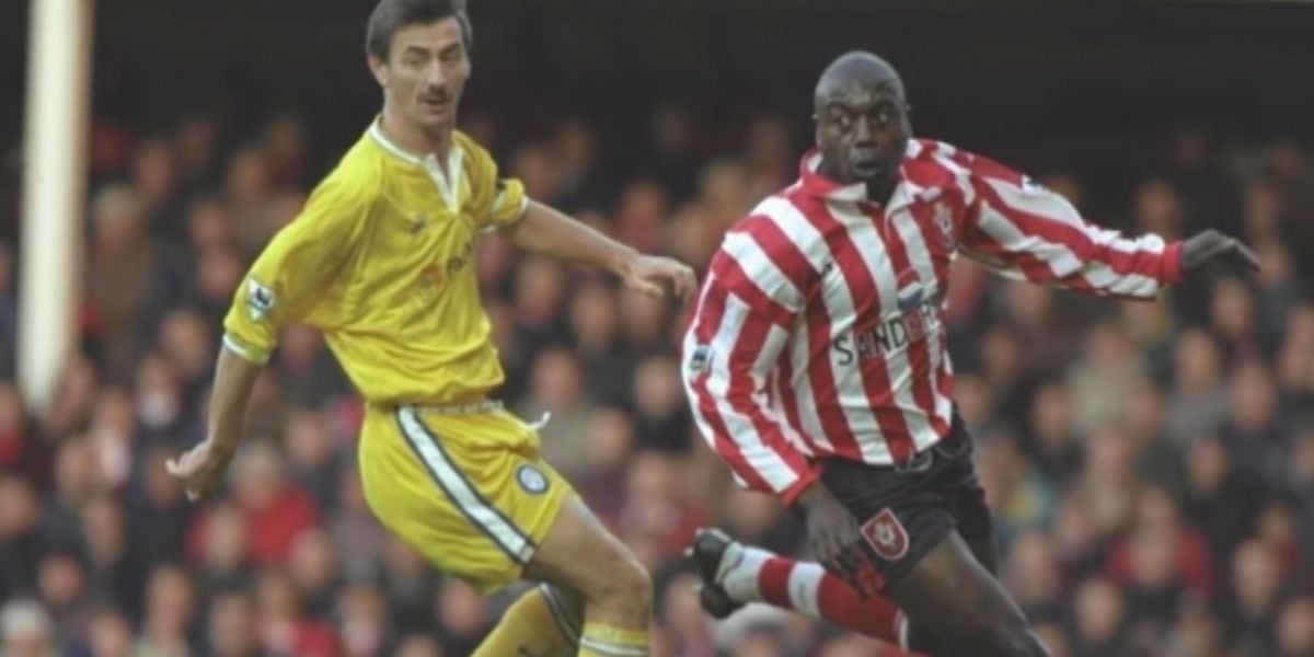Tras su breve paso por la Premier League, Ali Dia jugó solo ocho partidos en el Gateshead y desapareció del fútbol profesional (Captura/YouTube)