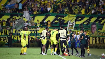 Bucaramanga aún no despide a Leonel Álvarez y ya le tendría reemplazo de peso: habría negociaciones adelantadas