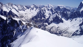 Nanoplásticos contaminan glaciares alpinos a