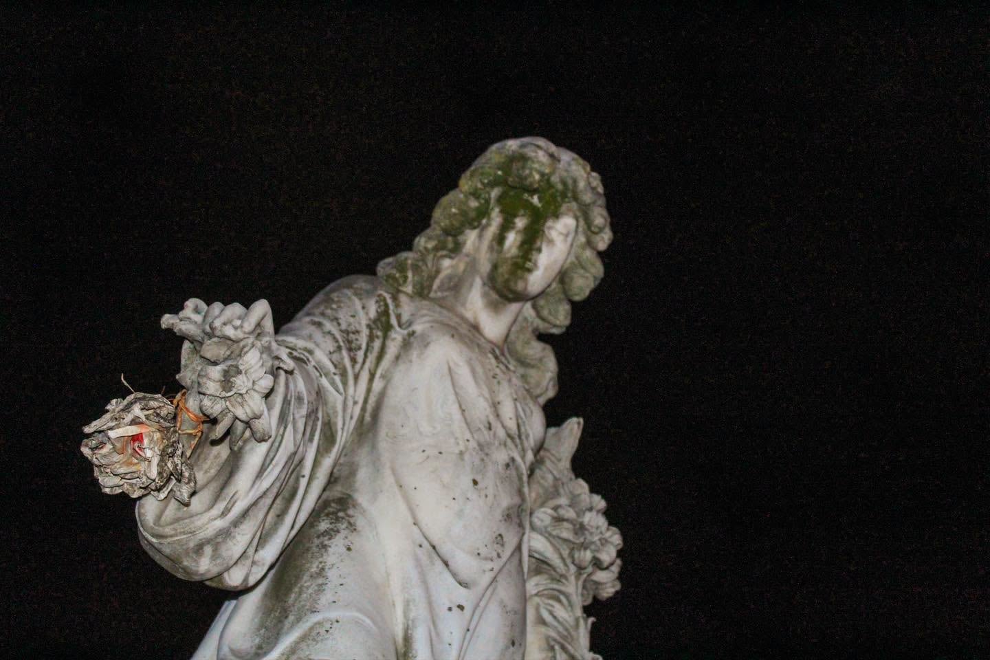 El cementerio de Los Ilustres en San Salvador que se convierte en museo a cielo abierto con recorridos nocturnos