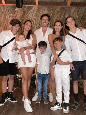 La familia que ensamblaron Pampita y Roberto García Moritán. En la foto, Delfina tiene en brazos a Ana