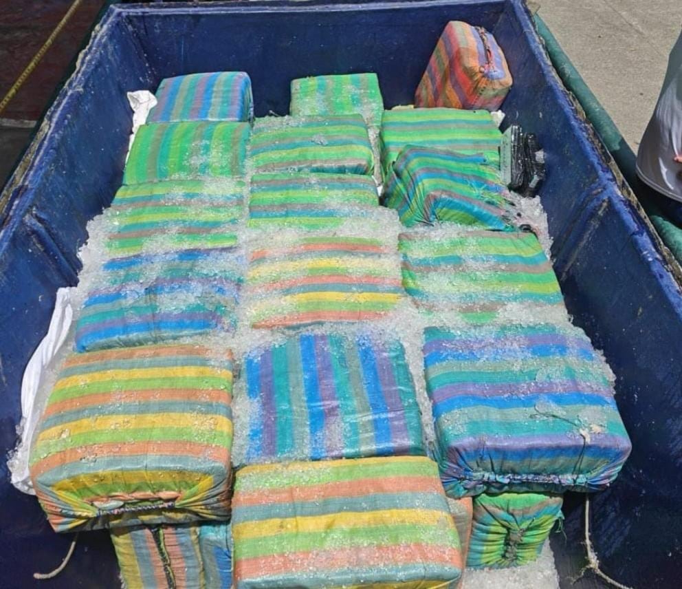 El Cuerpo Técnico de Investigación de la Fiscalía verificó la sustancia ilícita en la Estación de Guardacostas de Buenaventura (prensa Armada de Colombia)