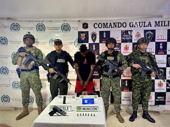 - crédito Armada Nacional de Colombia