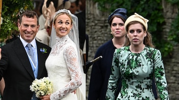 La boda de Peter Phillips logra el reencuentro de Beatriz y Eugenia de York con la familia real británica tras el arresto de su padre, el expríncipe Andrés