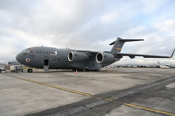 Un C-17 Globemaster de la Fuerza Aérea de Estados Unidos transportó suministros de emergencia a Bogotá en respuesta al terremoto del 10 de agosto en el occidente de Colombia - crédito @Southcom/X