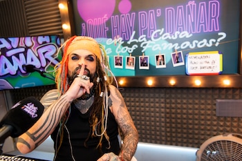 Roberto Velásquez, conductor del programa, también pidió que se verificara la información antes de difundirla y reclamó mayor rigor por parte de Los 40 Colombia - crédito cortesía Canal RCN