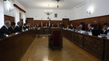 Un letrado y secretario de la Diputación pacense no oyó rumores de que el puesto de Carrero estuviera "reservado"