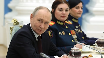 Putin pide retomar la vía