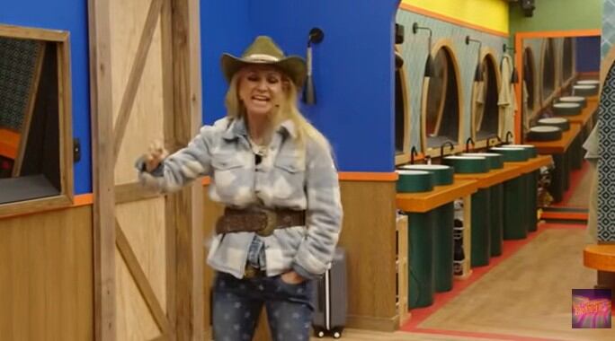 Manola se sinceró con Jawy y aseguró Díez insistió en que no busca mantener una postura hipócrita frente a las cámaras. (Captura de pantalla YouTube)