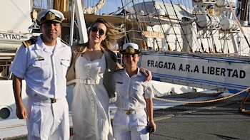 Fátima Florez visitó la Fragata