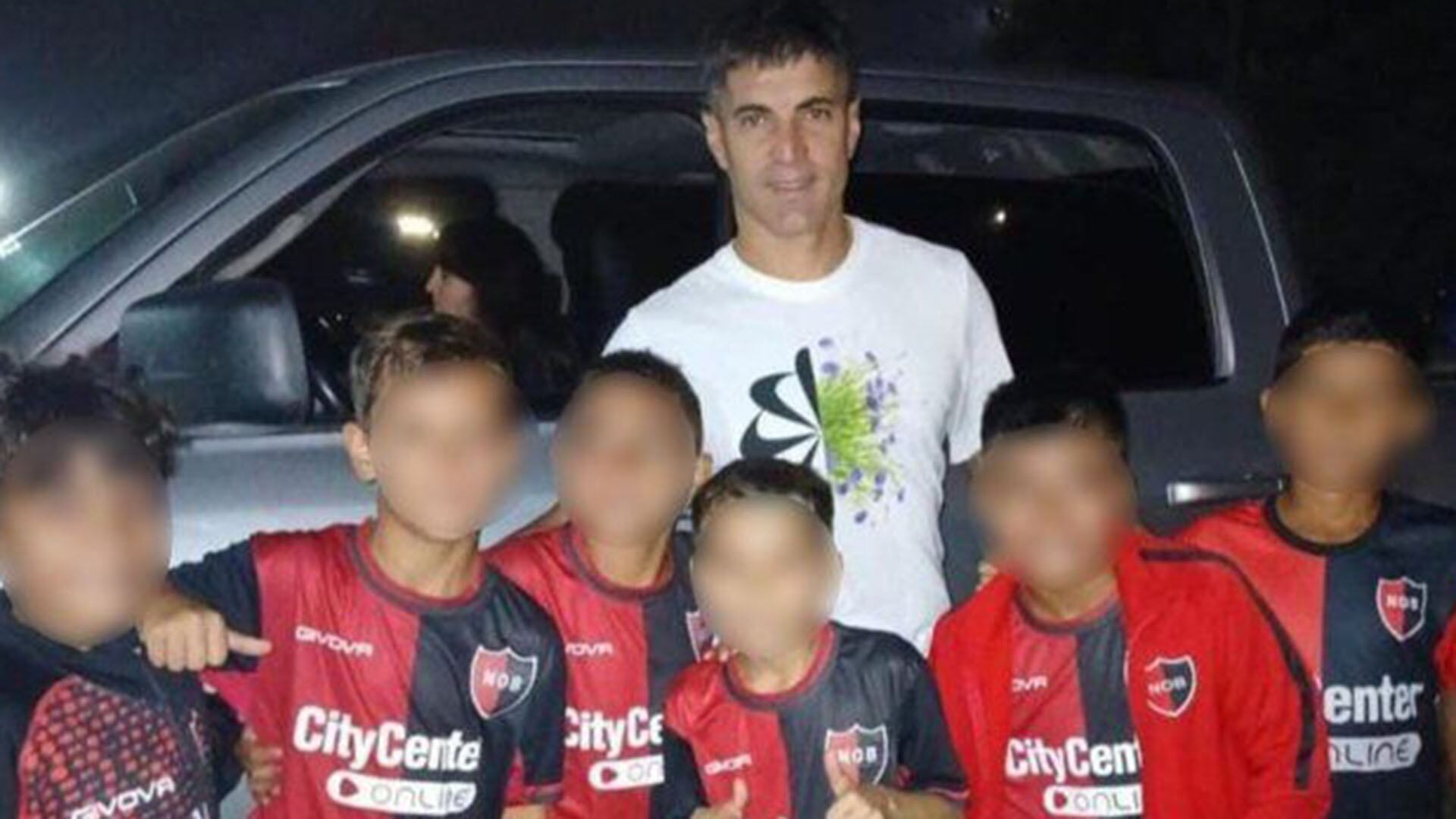La foto de los seis chicos de las infantiles de Newell