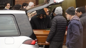 El funeral de Ernestina Pais: el último adiós de familiares y amigos durante la emotiva ceremonia en el cementerio