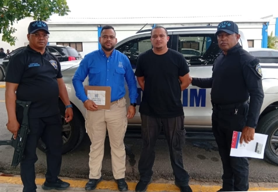 Yan Michel Gil fue capturado en Estados Unidos y extraditado a República Dominicana por el homicidio de Carlos Manuel Díaz Vargas ocurrido en Moca en 2021./ (Redes de Diego Pesqueira)