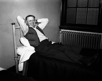 El atacante dejaba bombas caseras