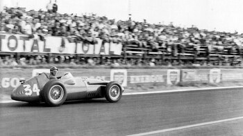 Fangio acelera y mira a